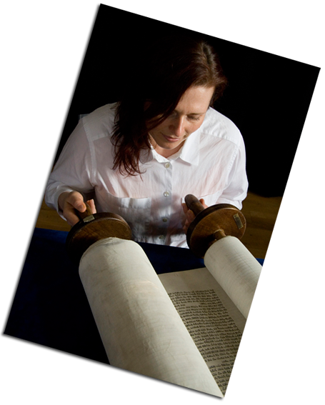 Ester Krausova reads the Torah Scroll